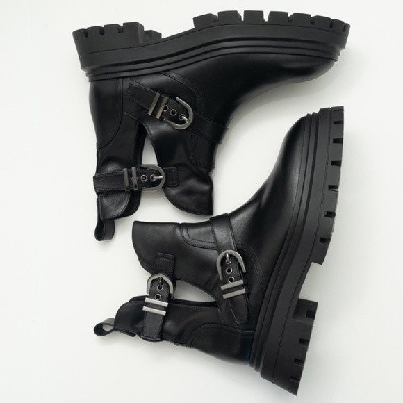 Stuart Weitzman Shoes - Stuart Weitzman. Maverick Bedford Bootie.